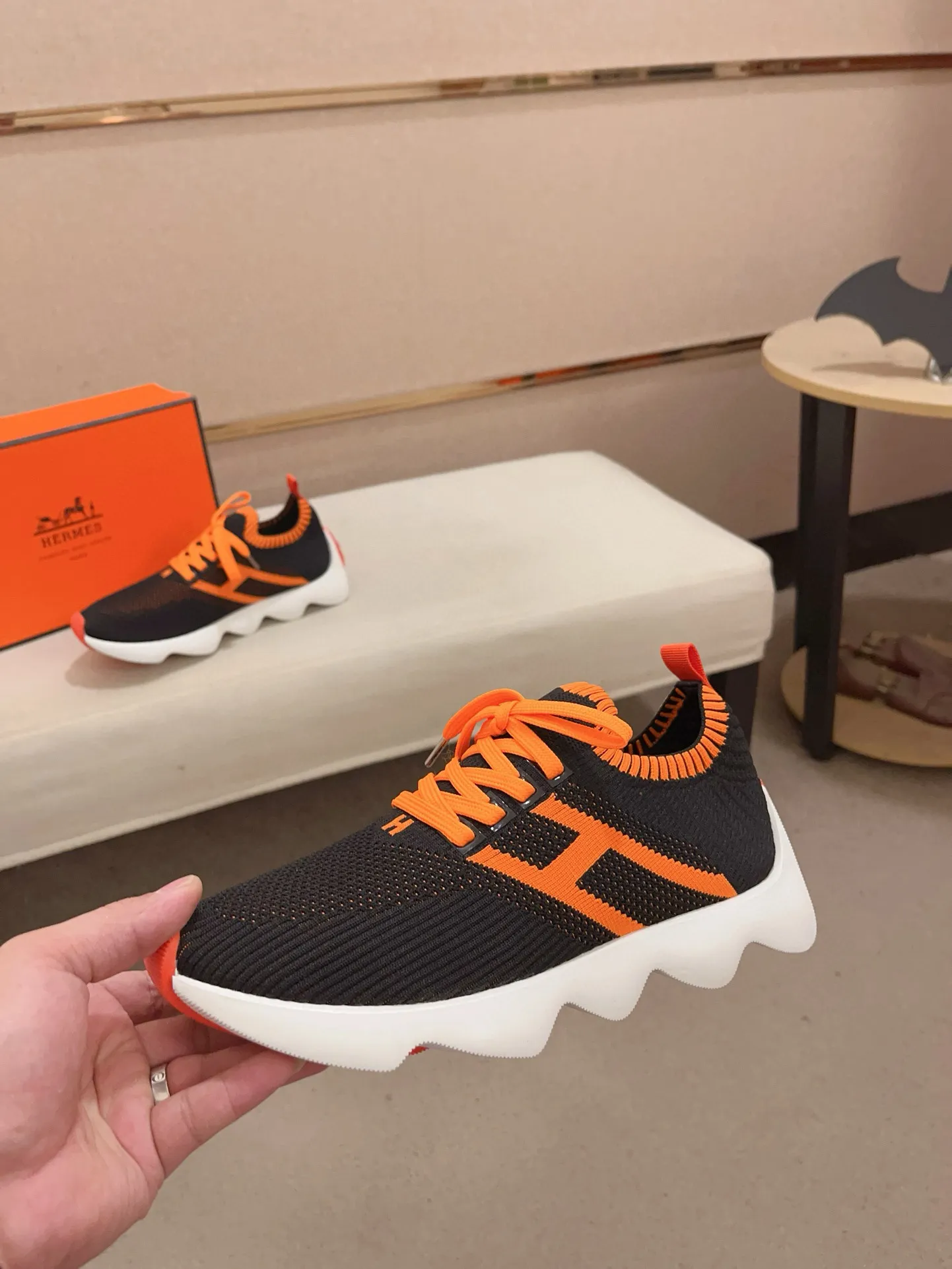 Men's clothing and shoes💰: 420💰《HERMES》【Classic Original Version】Hermès; top 🔝purchasing agent🔍🔍men's latest 🇺🇸 counters are on sale at the same time, original fly-knit fabric imported from Italy is exquisite in workmanship (Italian 🇮🇹Imported water-dyed 🐂cowhide lining) sole: original sole provided by the original factory, ⚠️exclusive double-layer activity·TPR·rubber·combined molded outsole; Code number: 38-44 (45/46 can be customized, non-refundable)